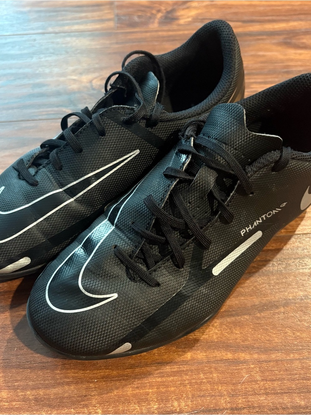 Youth 2.5Y Nike Phantom GT2 Black Metallic Silver Soccer Cleats.
